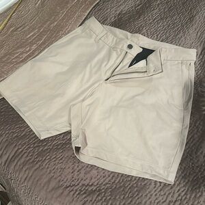Lululemon Men's Size 31 shorts - khakis - inseam 7" - like new